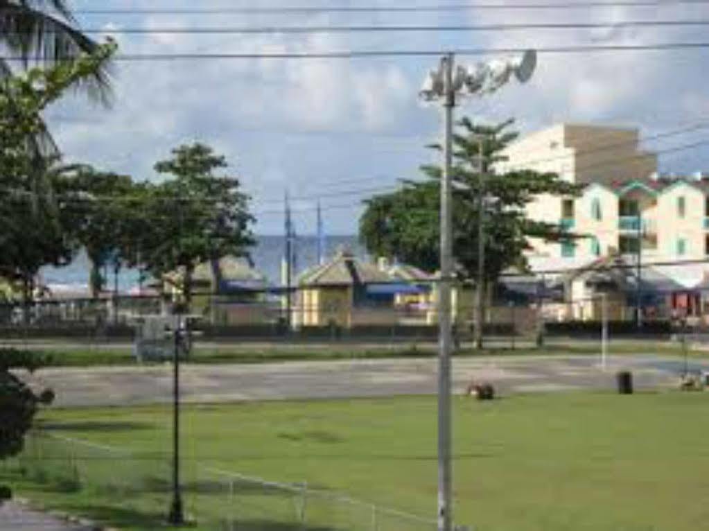 Carib Blue Apartments Oistins Exterior foto
